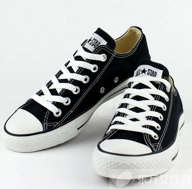 女生帆布鞋搭配經 一雙帆布鞋穿出各種范