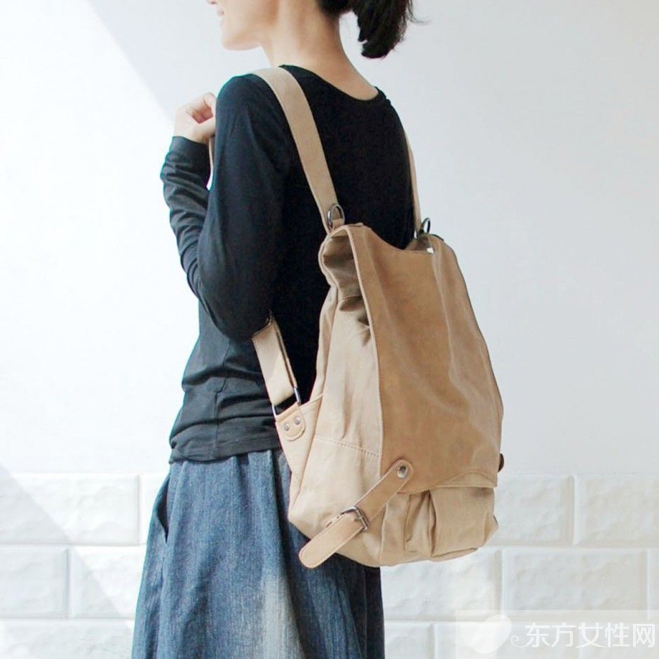 雙肩包包潮流時(shí)尚搭 任你暢游于街頭