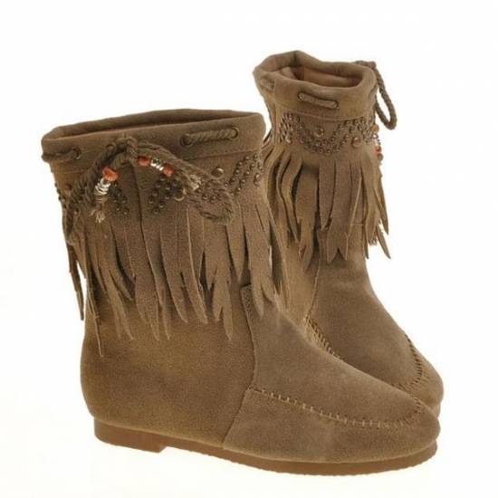 平底流蘇短靴這么搭 讓你成為街頭最搶眼