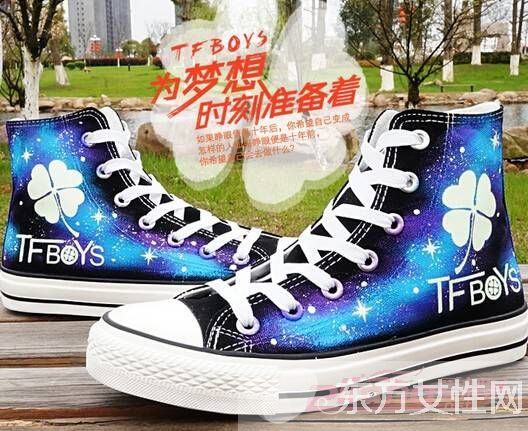 韓版涂鴉帆布鞋圖片 經(jīng)典款讓你愛不釋手