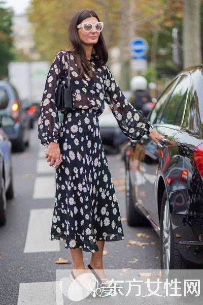 細(xì)高跟涼拖鞋時尚搭配技巧 這么搭怎么看都是美的