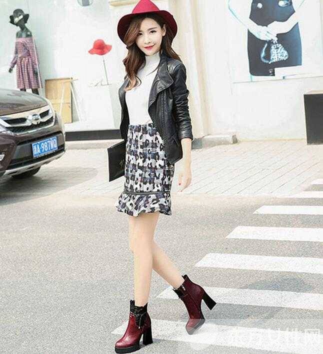 一雙紅皮鞋的魅力 時尚感十足凸顯氣質(zhì)