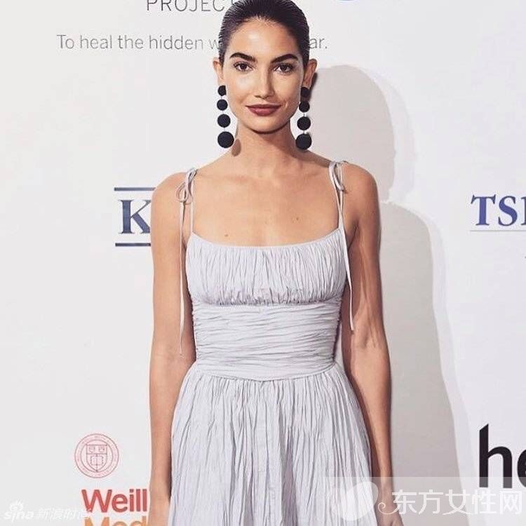 年會戰(zhàn)袍迫在眉睫 不妨試試這六大時尚單品搭配