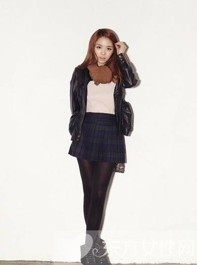 時(shí)尚圍巾這么搭配 凸顯出一種時(shí)尚感