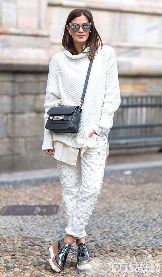 秋冬季節(jié)一件高領(lǐng)毛衣竟有這么多種穿法