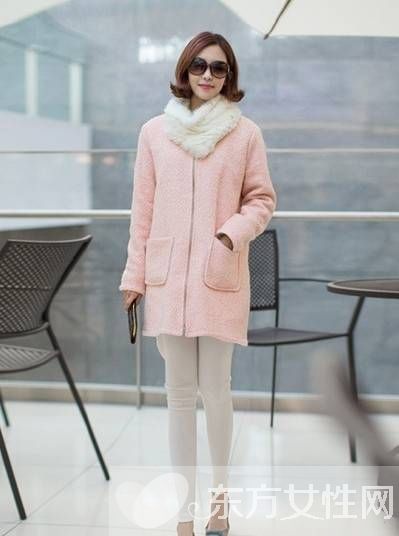 時(shí)尚圍巾這么搭配 凸顯出一種時(shí)尚感