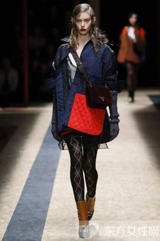 這個冬天 天鵝絨包包正悄悄大步邁進