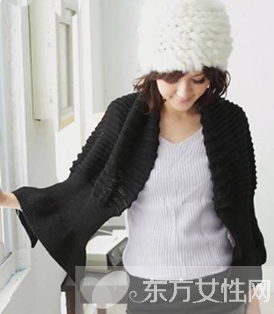 教你早春另類時(shí)尚披肩搭配 圍巾也可變披肩