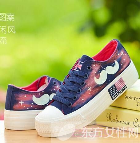 韓版涂鴉帆布鞋圖片 經(jīng)典款讓你愛不釋手