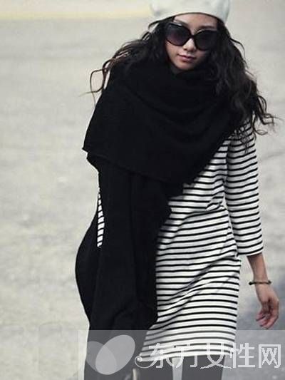 教你早春另類時(shí)尚披肩搭配 圍巾也可變披肩