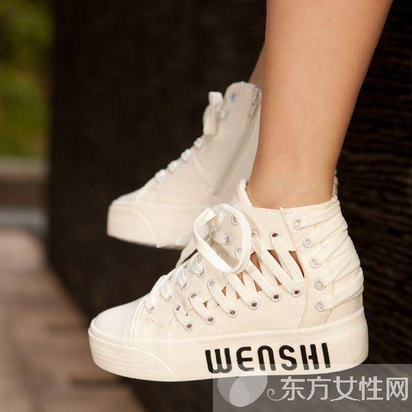 女生帆布鞋搭配經 一雙帆布鞋穿出各種范