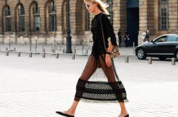 小白鞋穿膩了 不妨來一雙永不過時(shí)的小黑鞋