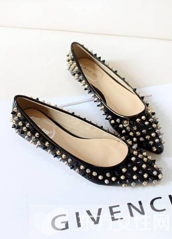 今年春夏季最流行的鞋 尖頭平底單鞋最新潮