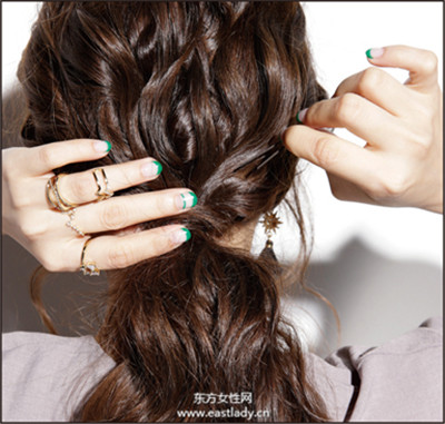 帽子+發(fā)帶搭配編發(fā)打造時尚女王造型