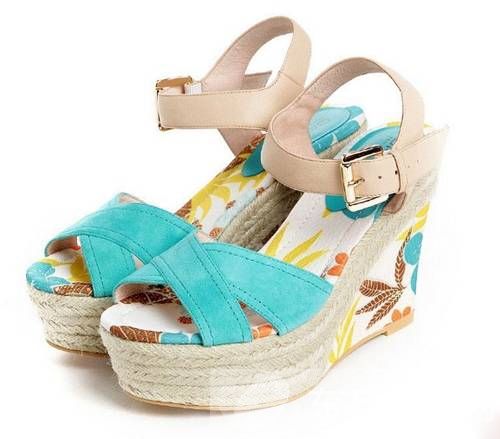 夏季時尚草編坡跟涼鞋 盡顯田園風情