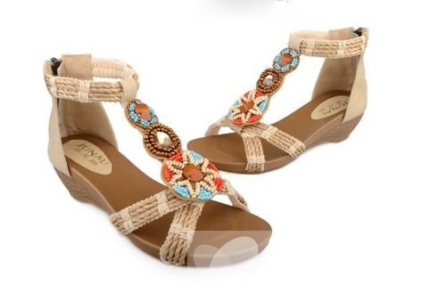 夏季時尚草編坡跟涼鞋 盡顯田園風情