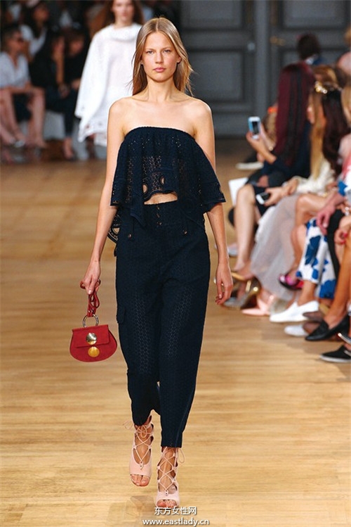 迷你女包絕對(duì)是春季時(shí)髦焦點(diǎn)