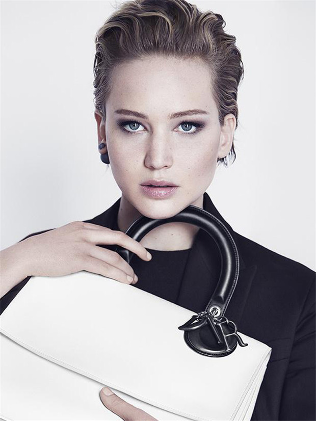 迪奧推出最新Be Dior 手袋廣告大片