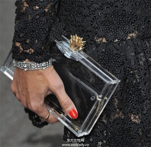 透明手拿包設(shè)計簡潔明了富有創(chuàng)意