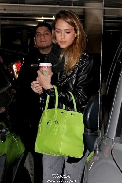 時尚風(fēng)格女士手袋外出好心情