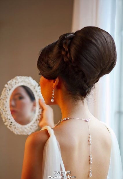 珍珠掛脖項(xiàng)鏈配婚紗高端大氣上檔次