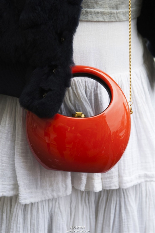 街頭達(dá)人百變飾品搭個(gè)性十足