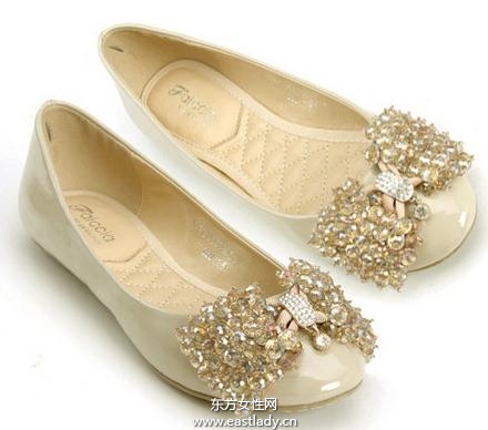 舒適時尚平底單鞋彰顯女性魅力