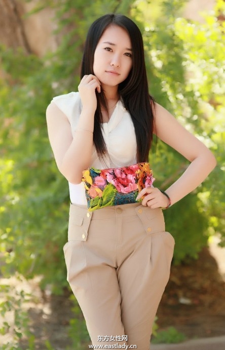 簡約實(shí)用手拿包出席公共活動(dòng)不錯(cuò)的選擇