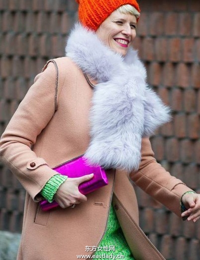 街拍歐美達(dá)人時(shí)髦包包提高回頭率