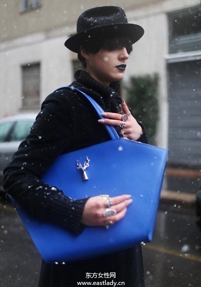 街拍歐美達(dá)人時(shí)髦包包提高回頭率