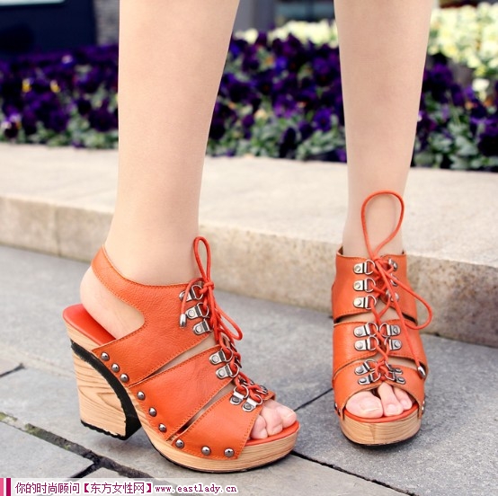 2012新款高跟魚嘴鞋 加上系帶設(shè)計個性十足