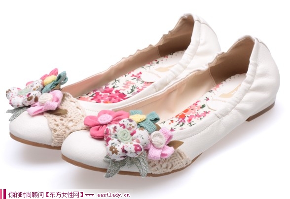 秋季新款休閑鞋 舒適的平跟設(shè)計(jì)走起路來既舒服又享受