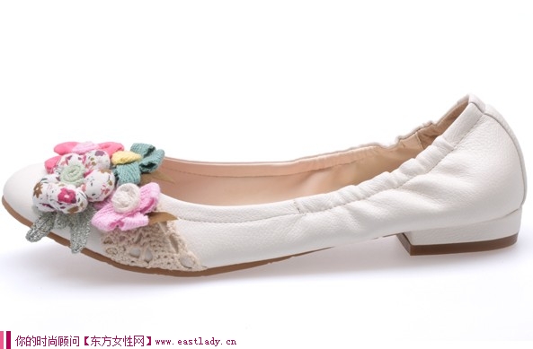 秋季新款休閑鞋 舒適的平跟設計走起路來既舒服又享受