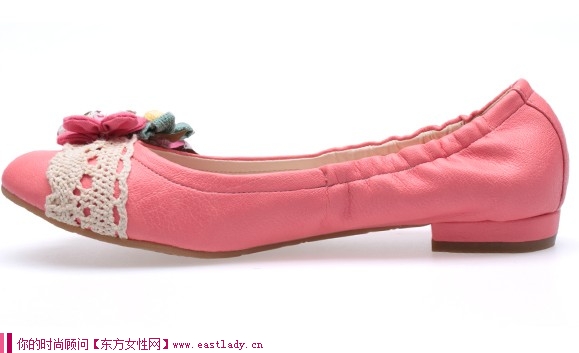 秋季新款休閑鞋 舒適的平跟設(shè)計(jì)走起路來(lái)既舒服又享受