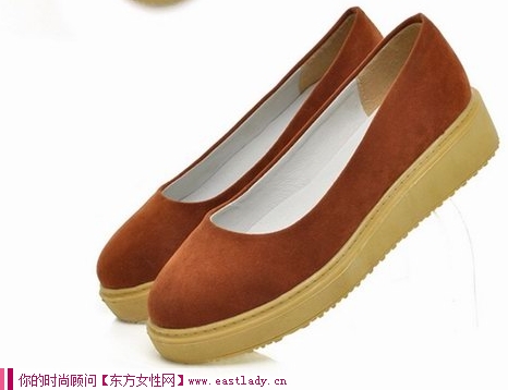坡跟松糕厚底圓頭淺口平跟單鞋 穿出時(shí)尚魅力