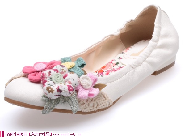 秋季新款休閑鞋 舒適的平跟設(shè)計(jì)走起路來(lái)既舒服又享受