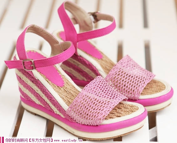 細(xì)節(jié)決定美-2012新款草編皮帶扣露趾涼鞋