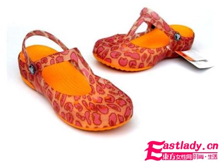 每個人都無法不愛的水晶洞洞鞋