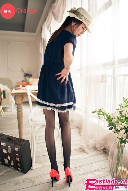 穿上漆皮圓頭防水厚底松糕鞋 你就是女王