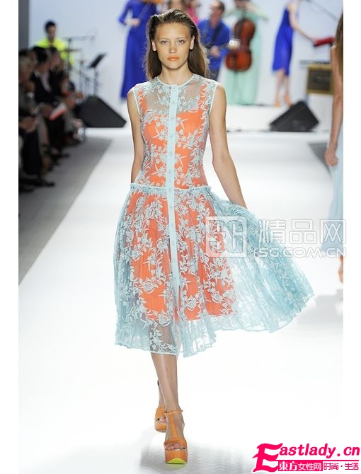 2012春夏淘貨必?cái)纹?蕾絲連衣裙