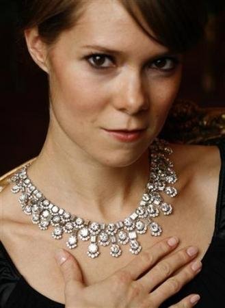 奢侈品洛世奇水晶緊身連衣裙 你肯為她買單嗎