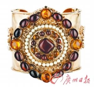 女人時(shí)尚追求無止境 用珠寶配飾點(diǎn)亮衣櫥