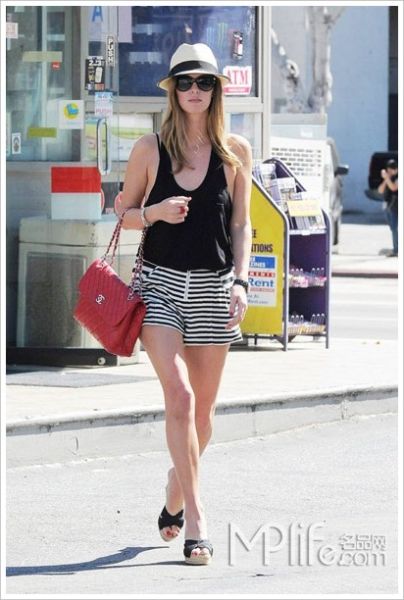 眾多明星追捧的小背心 清涼有絕招