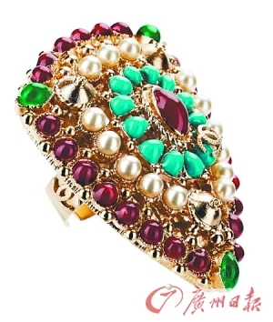 女人時(shí)尚追求無止境 用珠寶配飾點(diǎn)亮衣櫥