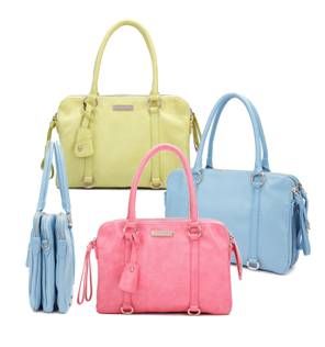 范冰冰多層印花包包 增添俏皮與隨性