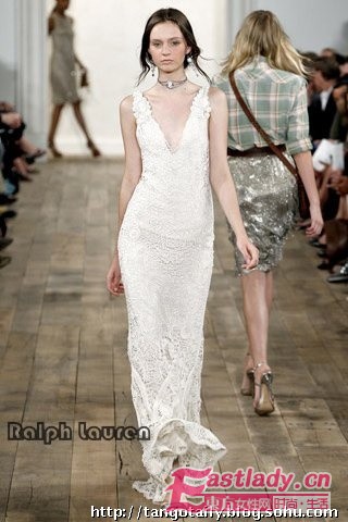 2011春夏蕾絲裙新品發(fā)布 打造優(yōu)雅女人味
