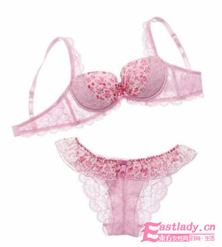 蜜桃派內(nèi)衣凸顯女孩們的甜美性感