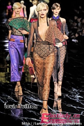 2011春夏蕾絲裙新品發(fā)布 打造優(yōu)雅女人味