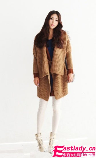 開衫毛衣玩混搭 兩件齊穿很時(shí)尚