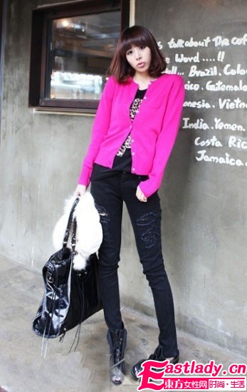 開(kāi)衫毛衣玩混搭 兩件齊穿很時(shí)尚